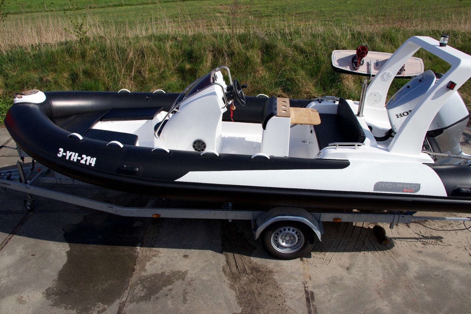 Foto 5 van ZGAN Honda 115pk RIB met trailer en 50 vaaruren