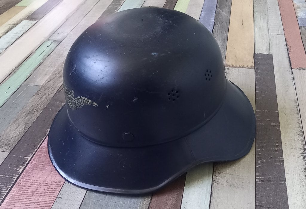 Duitse luftschutz "gladiator" helm w.o.2, Verzamelen, Militaria | Tweede Wereldoorlog, Ophalen of Verzenden, Duitsland, Helm of Baret