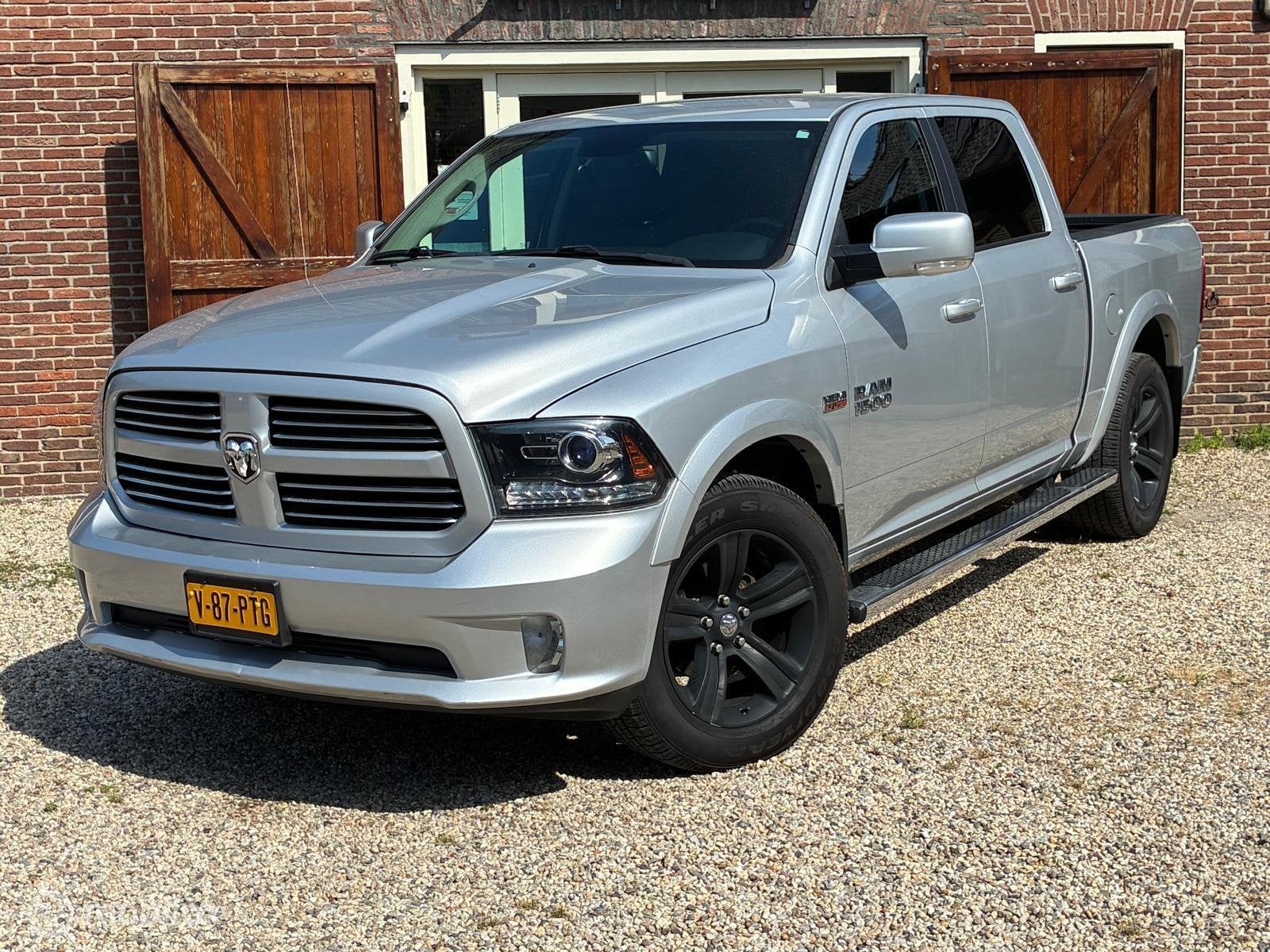 Dodge Ram 1500 4X4 5.7 V8 4x4 Crew Cab 5'7, Auto's, Automaat, Gebruikt, 5654 cc, Leder en Stof