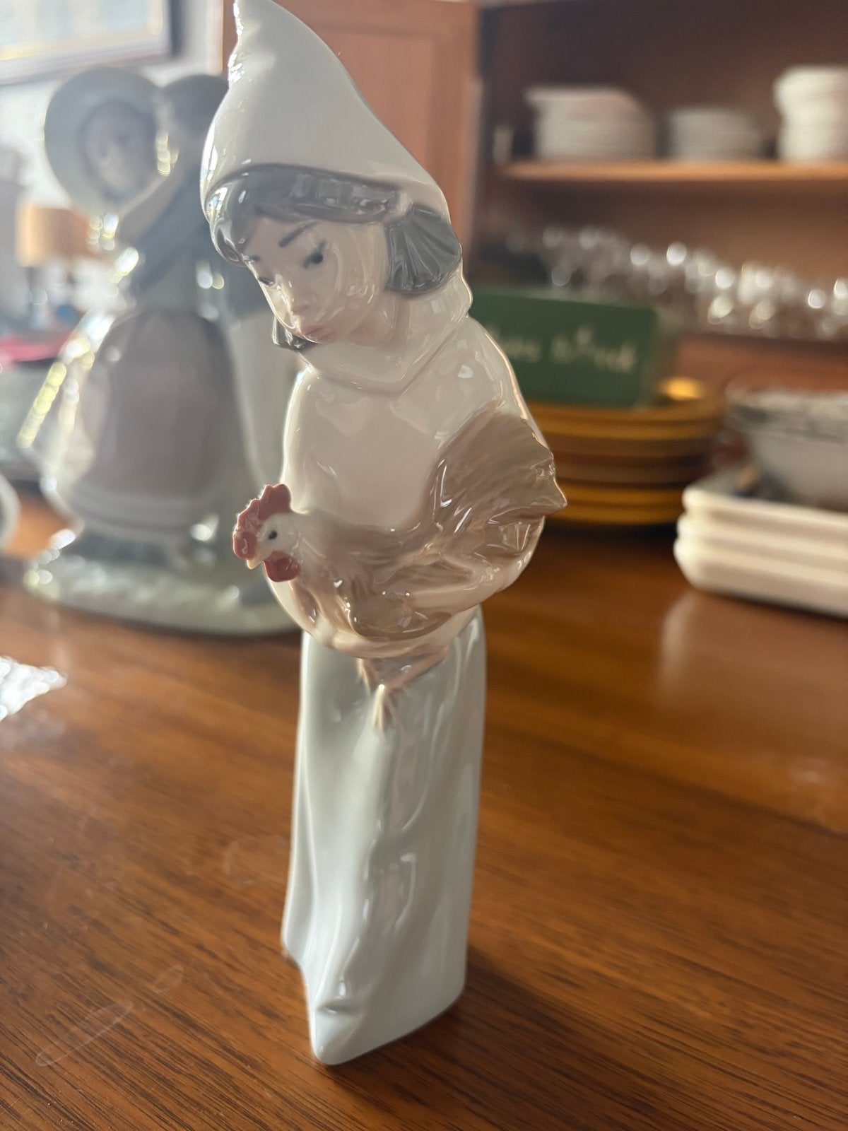 Lladro beeldje meisje met kip - Porselein, Ophalen of Verzenden, Zo goed als nieuw, Mens