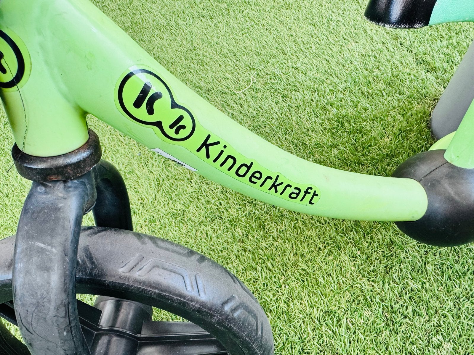 Kinderkraft loopfiets groen met bel en mandje, Ophalen, Gebruikt, Minder dan 16 inch