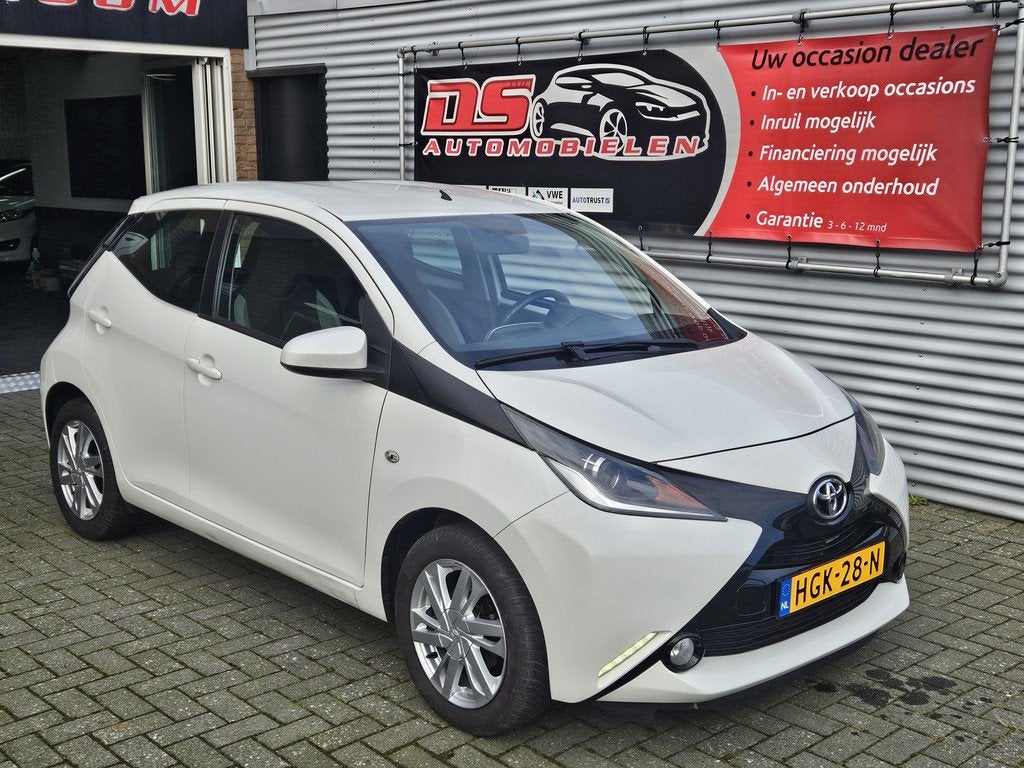 Toyota Aygo 1.0 VVT-i x play Toyota Aygo, 1.0i VVT-i x-play, Voorwielaandrijving, Euro 5, Stof, Gebruikt