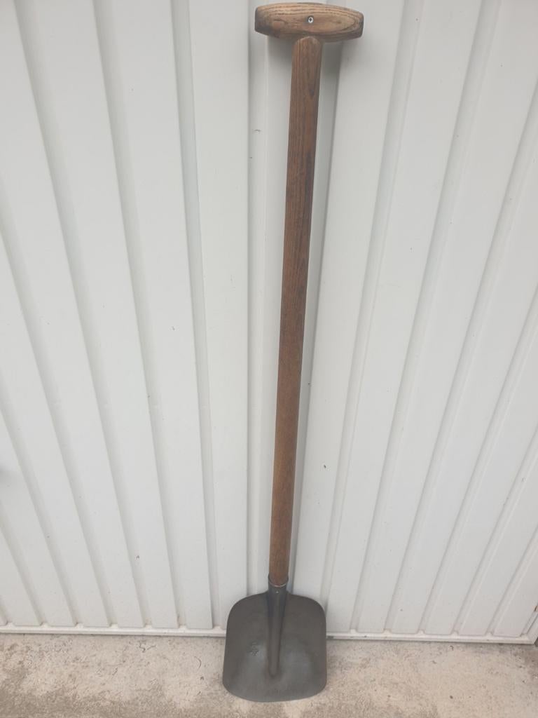 Schop met Lange Steel, Ophalen, Schop
