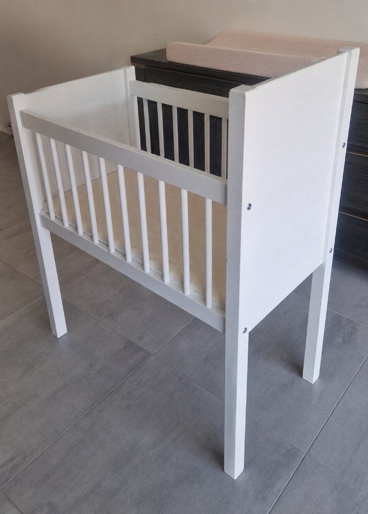 Kidsmill Noa wieg wit incl. matras en 2 matrashoezen, Kinderen en Baby's, Babywiegjes en Ledikanten, Ophalen, Gebruikt, Wieg
