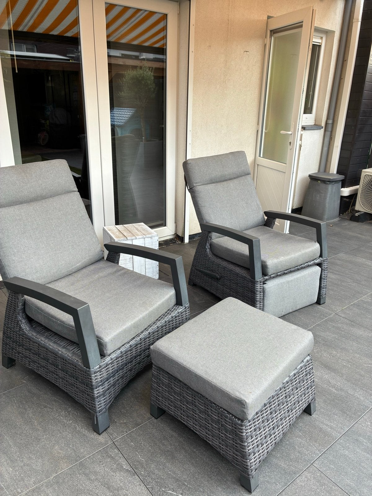 Luxe Wicker Tuinstoelen met Voetenbank - Verstelbaar, Ophalen, Zo goed als nieuw, Wicker, Verstelbaar