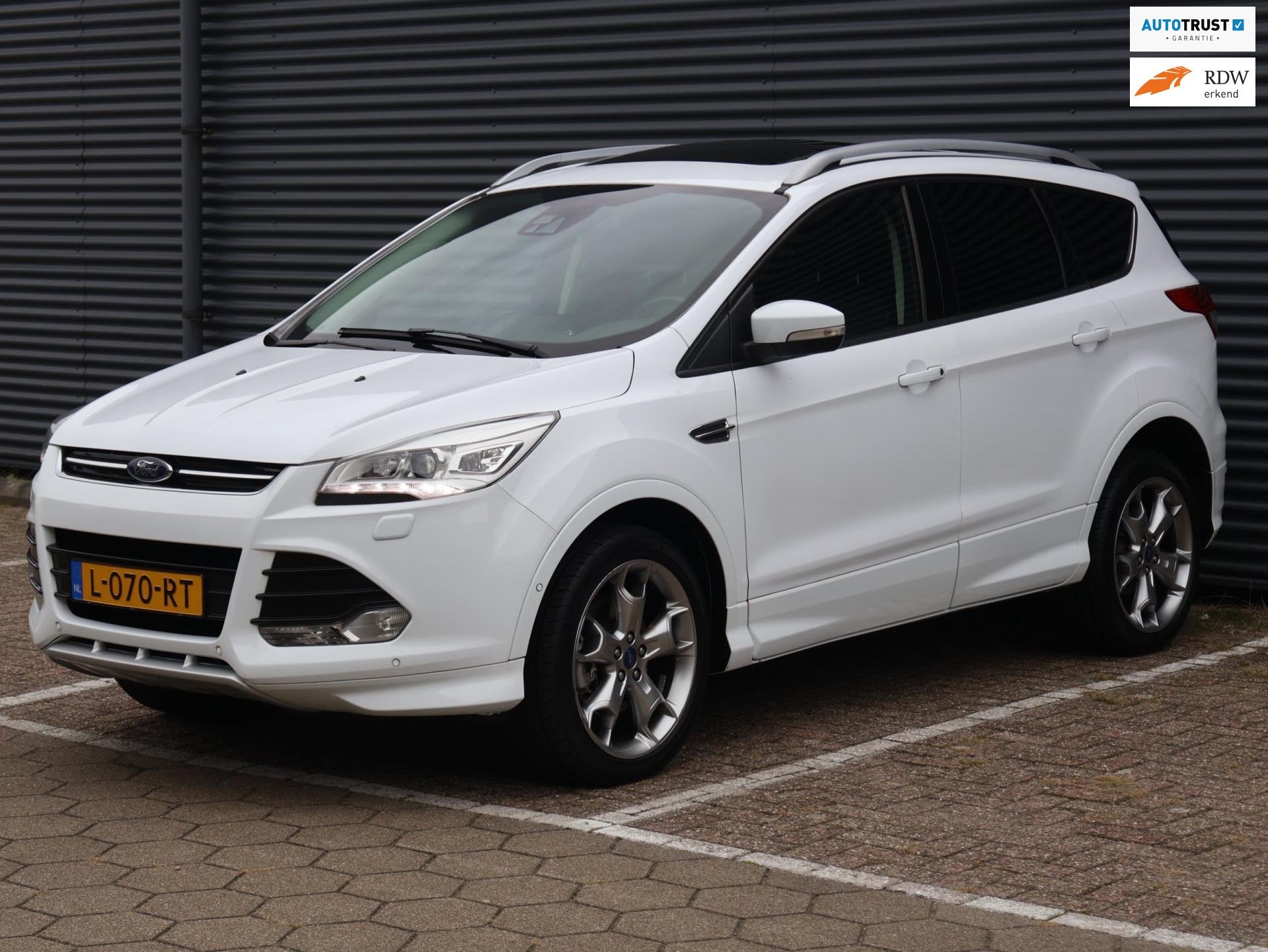 Ford Kuga 1.5 Titanium Styling Pack 4WD|Pano|Autopark|Automa, Auto's, Automaat, 4 cilinders, 1850 kg, 1586 kg