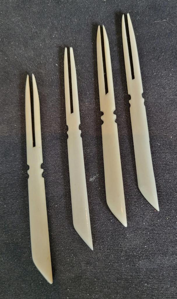 4 vintage benen cocktailprikkers, Antiek en Kunst, Antiek | Bestek, Ophalen of Verzenden
