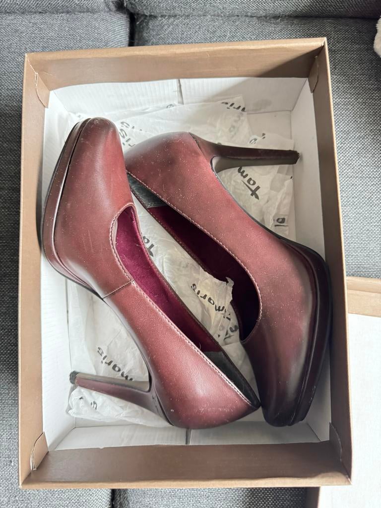 Tamaris Pumps - Bordeauxrood - Maat 38, Ophalen, Zo goed als nieuw, Rood, Pumps