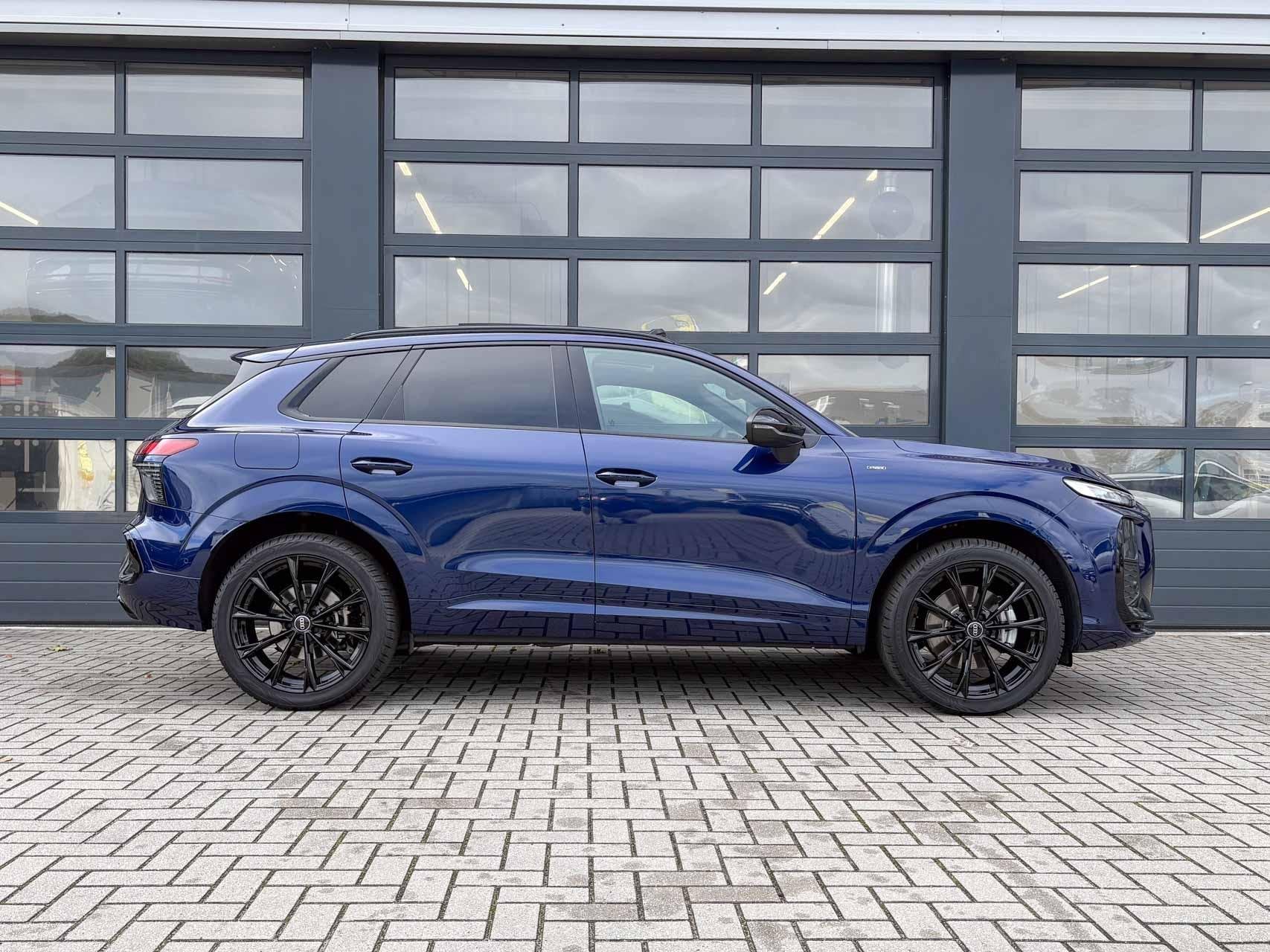 Audi Q3 1.5 e-hybrid 272pk S edition | Panoramadak | Trekhaa, Auto's, 12 maanden, 1800 kg, 26 kWh, Hybride Elektrisch/Benzine
