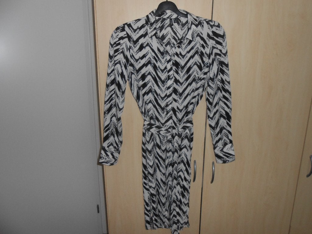 Nieuwe zwart/beige doorknoop jurk maat S Vero Moda, Meerkleurig, Vero Moda, Nieuw, Ophalen of Verzenden