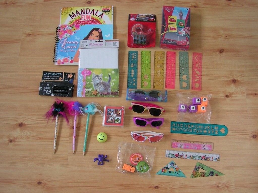 GRATIS Van alles wat; knutselen, zonnebrillen., Kinderen en Baby's, Overige Kinderen en Baby's, Ophalen, Zo goed als nieuw
