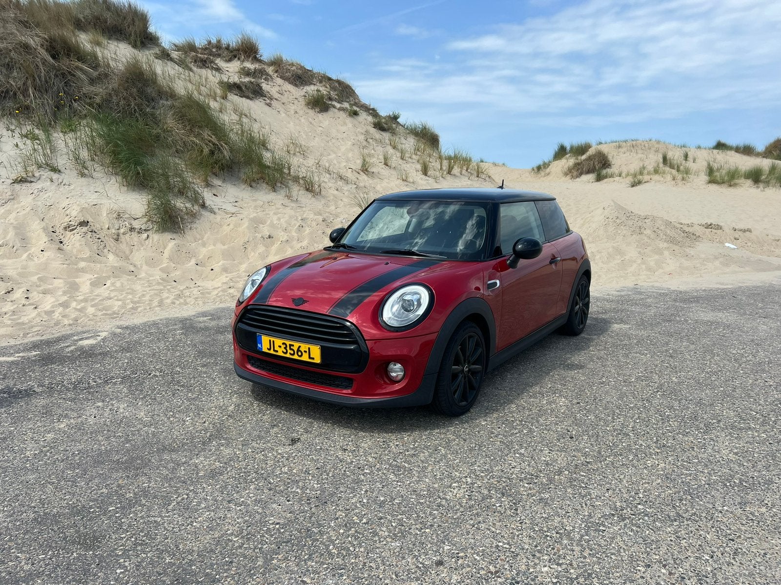 MINI Cooper 1.5 Serious Sport 2016, Auto's, Voorwielaandrijving, 136 pk, 4 stoelen, Leder en Stof