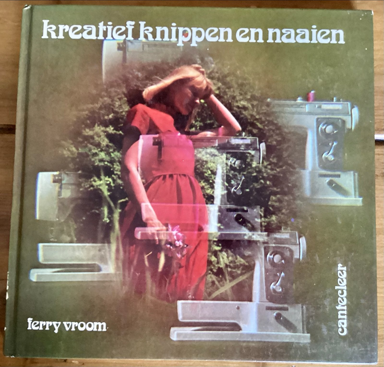 KREATIEF KNIPPEN EN NAAIEN - FERRY VROOM, Ophalen of Verzenden, Gelezen, Borduren en Naaien