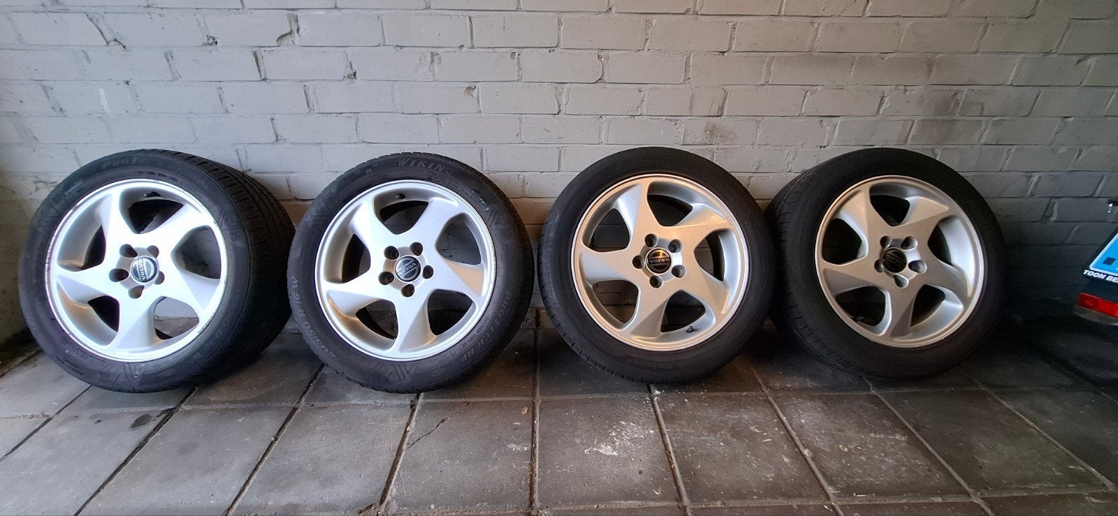 Volvo 16 inch velgen met zomerbanden, Ophalen, Gebruikt, 16 inch, Banden en Velgen