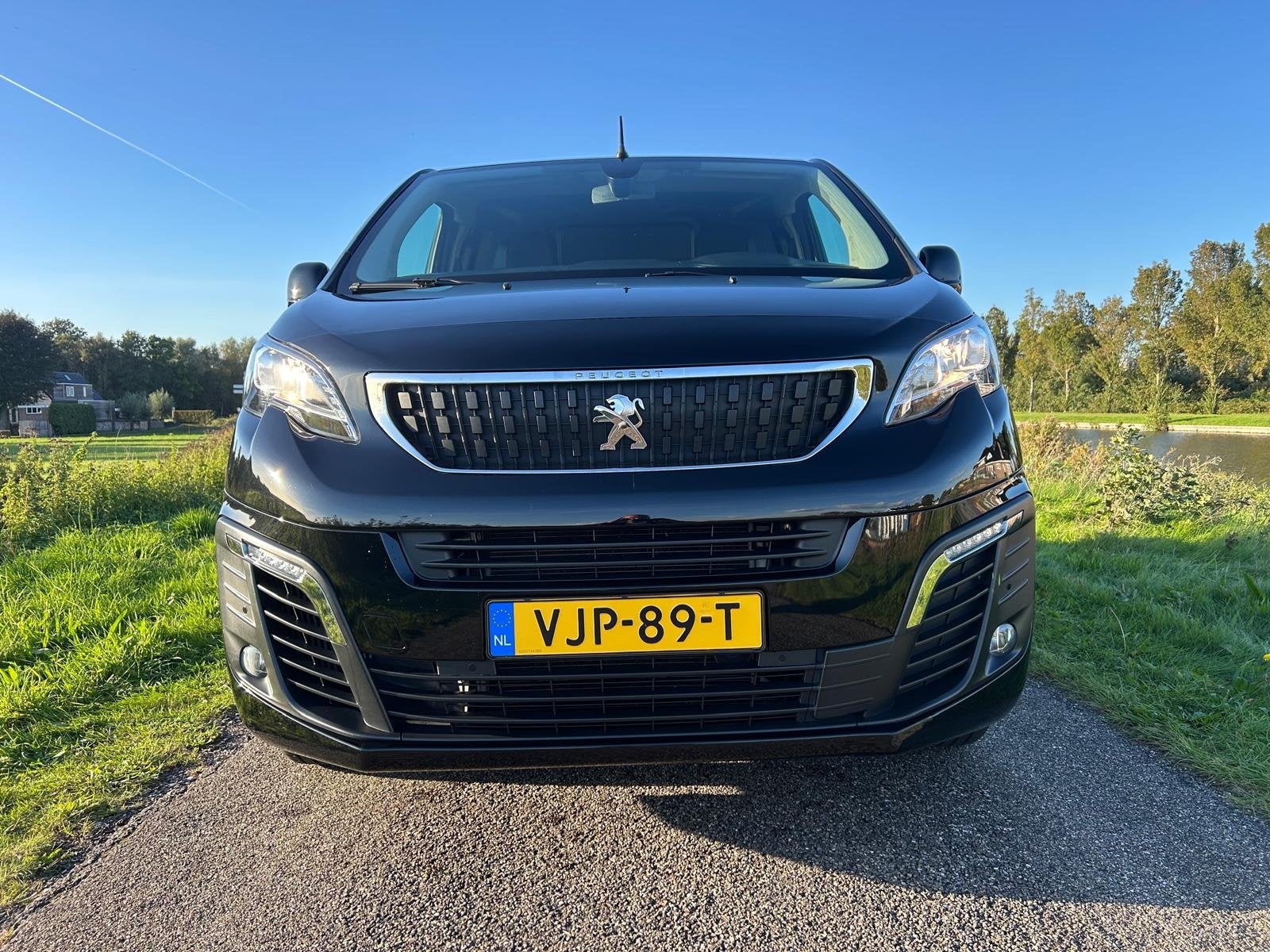 Peugeot Expert 2.0 BlueHDI 120 Compact Premium | Trekhaak |, Voorwielaandrijving, Dealer onderhouden, Gebruikt, Leder en Stof