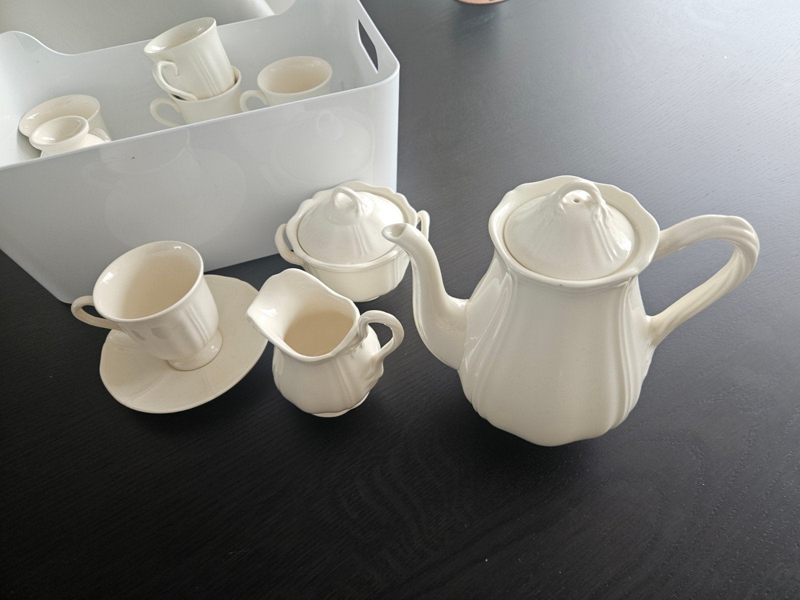 Te koop: mooi Wedgewood thee en koffie servies, Ophalen, Zo goed als nieuw, Aardewerk, Kop(pen) en/of Schotel(s)