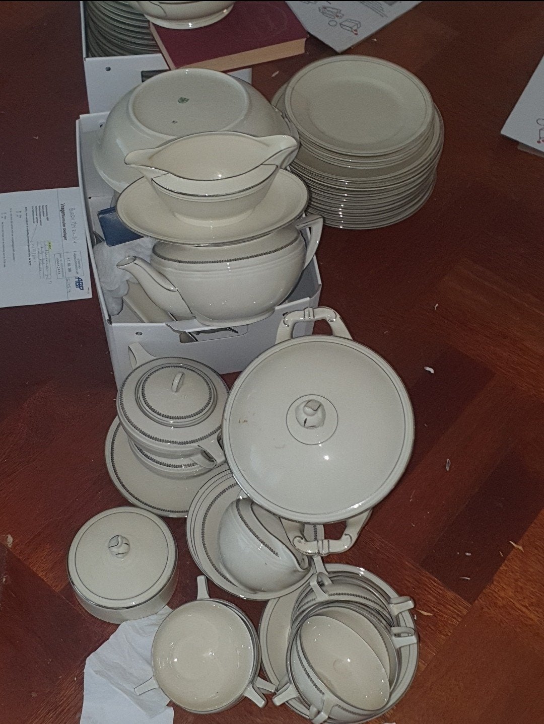 Uitgebreid Ivory Body servies met zilveren rand, Antiek en Kunst, Ophalen