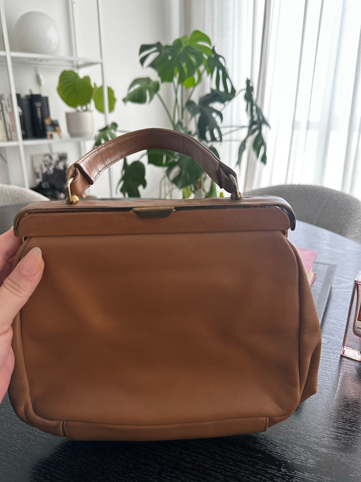 Vintage bruine handtas met gouden sluiting, Ophalen, Gebruikt, Bruin, Handtas