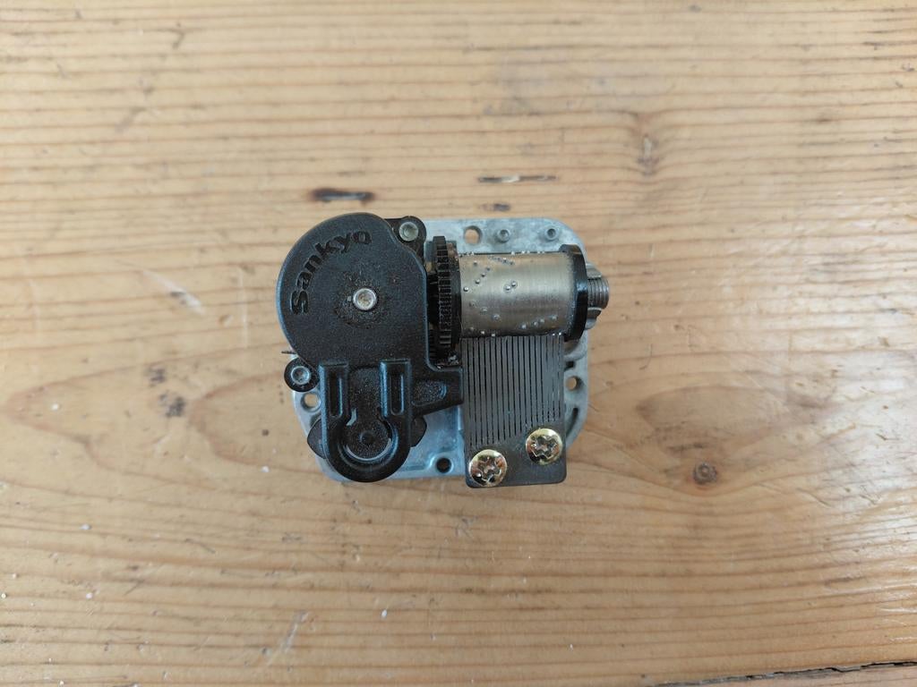 Muziekdoosje klassieke muziek miniatuur Sankyo, Ophalen of Verzenden, Gebruikt
