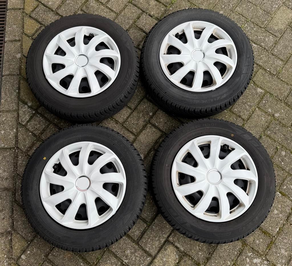 Fiat 500 set winterbanden Falken 175/65/14 stalen velgen, Auto diversen, Wieldoppen, Ophalen of Verzenden, Zo goed als nieuw