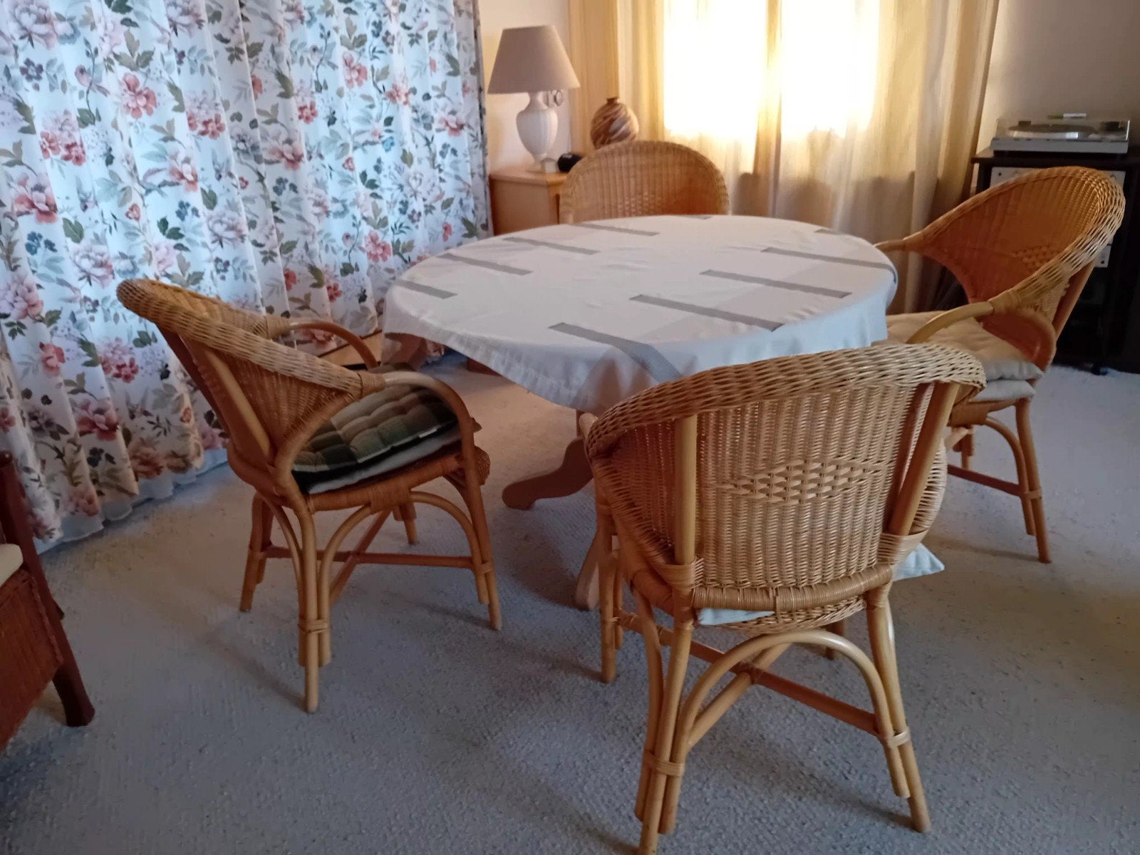 Rotan eettafel met 4 stoelen, Huis en Inrichting, Tafels | Eettafels, Overige materialen, Gebruikt, Rond, Ophalen of Verzenden