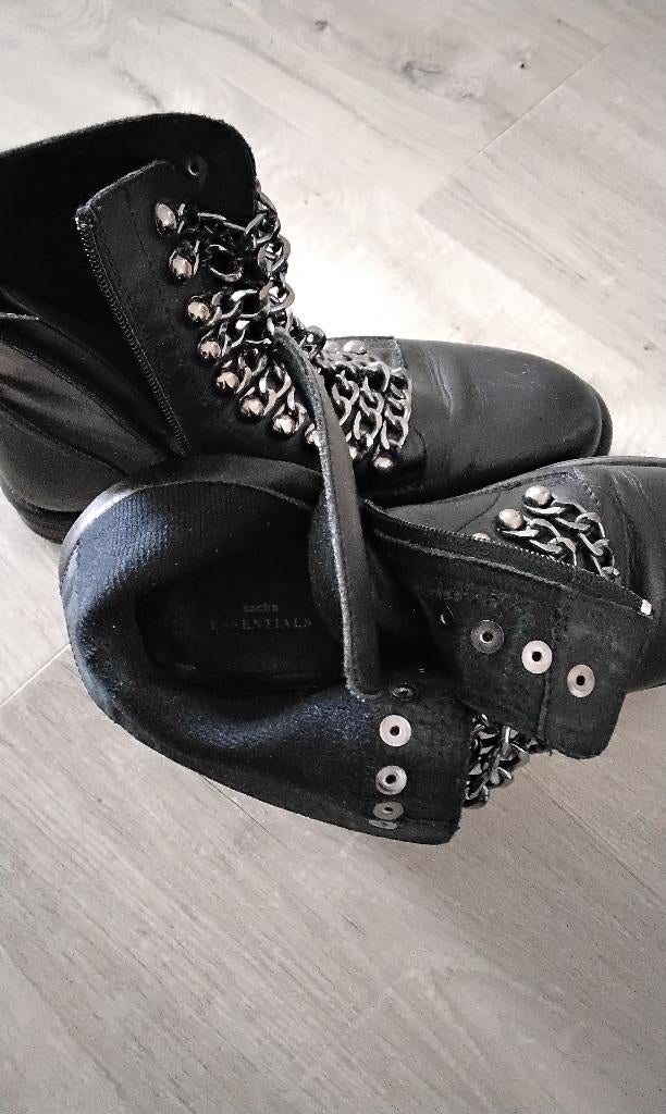 Zwarte  boots, Ophalen, Zwart, Overige typen, Gedragen