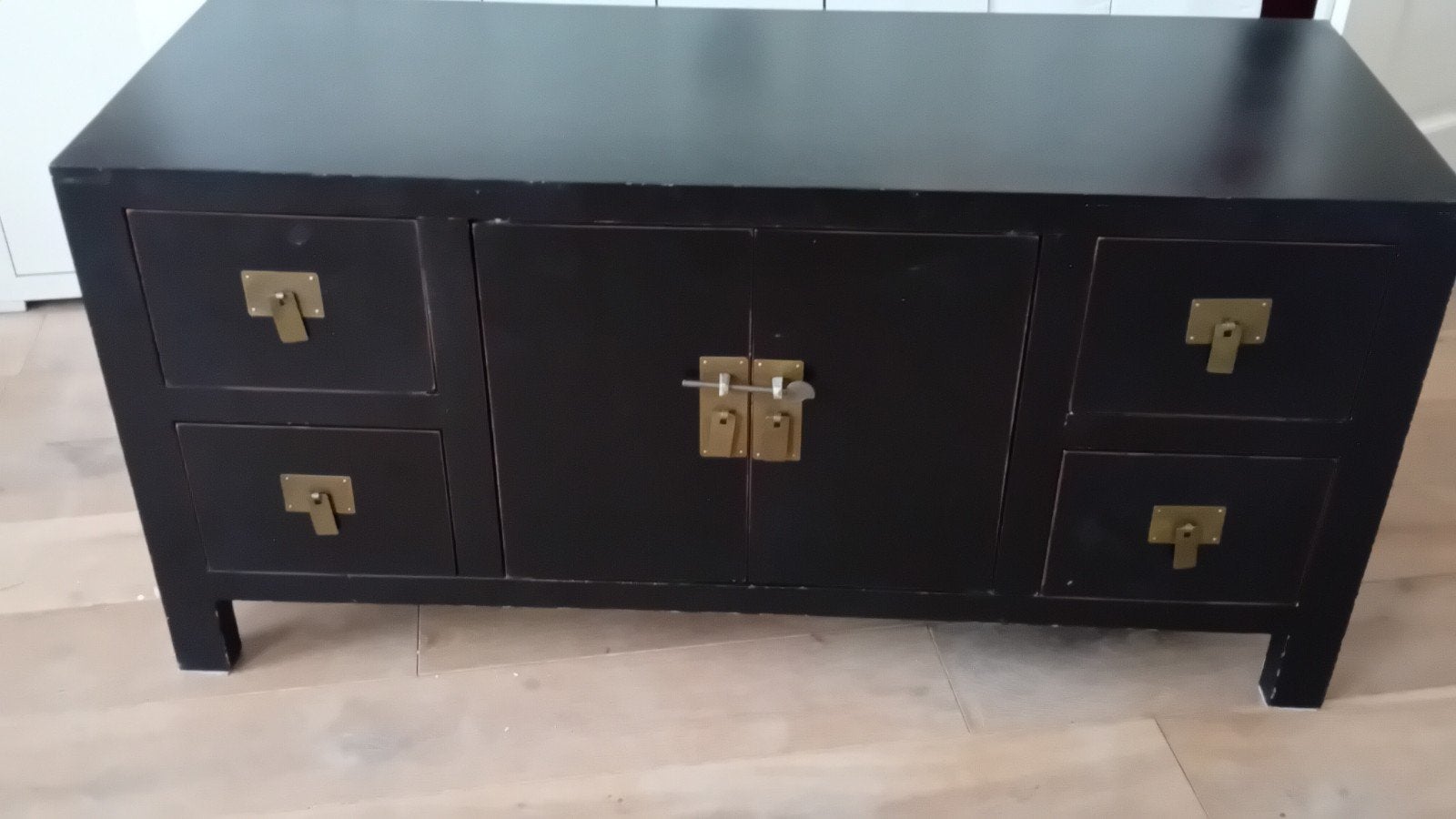 Chinees dressoir., Ophalen