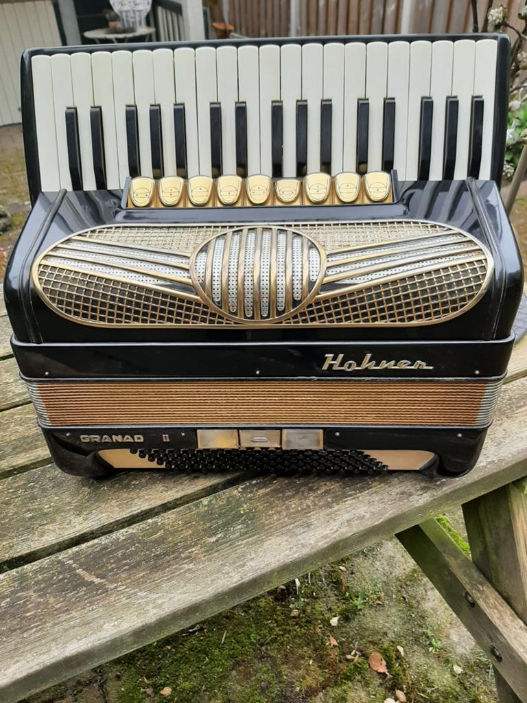 Hohner Granada 96 bas 3 korig 9+3 registers, Ophalen, Gebruikt, 96-bas, Hohner
