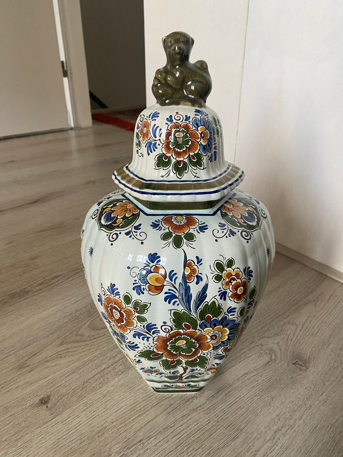 Delfts Polychroom Handwerk Vaas met Apen deksel, Ophalen