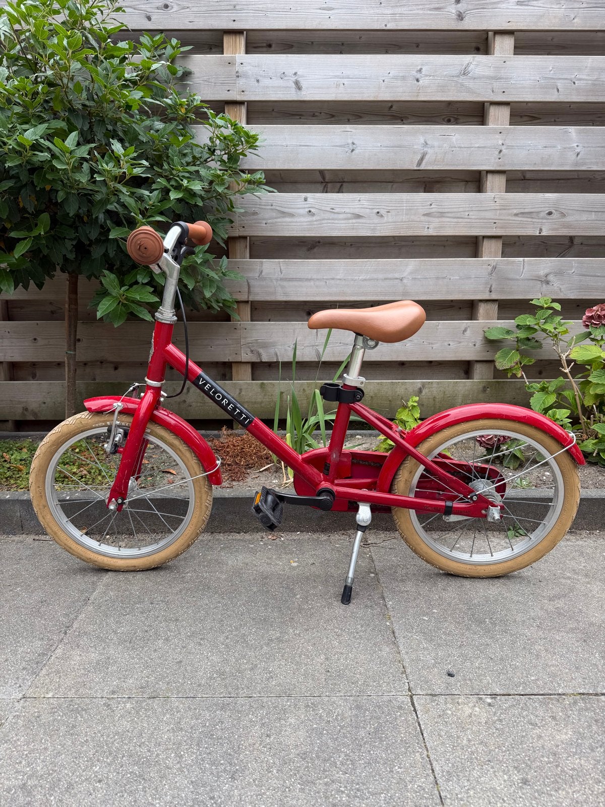 Veloretti Kinderfiets Rood - 16 inch, Fietsen en Brommers, Fietsen | Kinderfietsjes, Ophalen, Terugtraprem, Zijwieltjes, 16 tot 20 inch