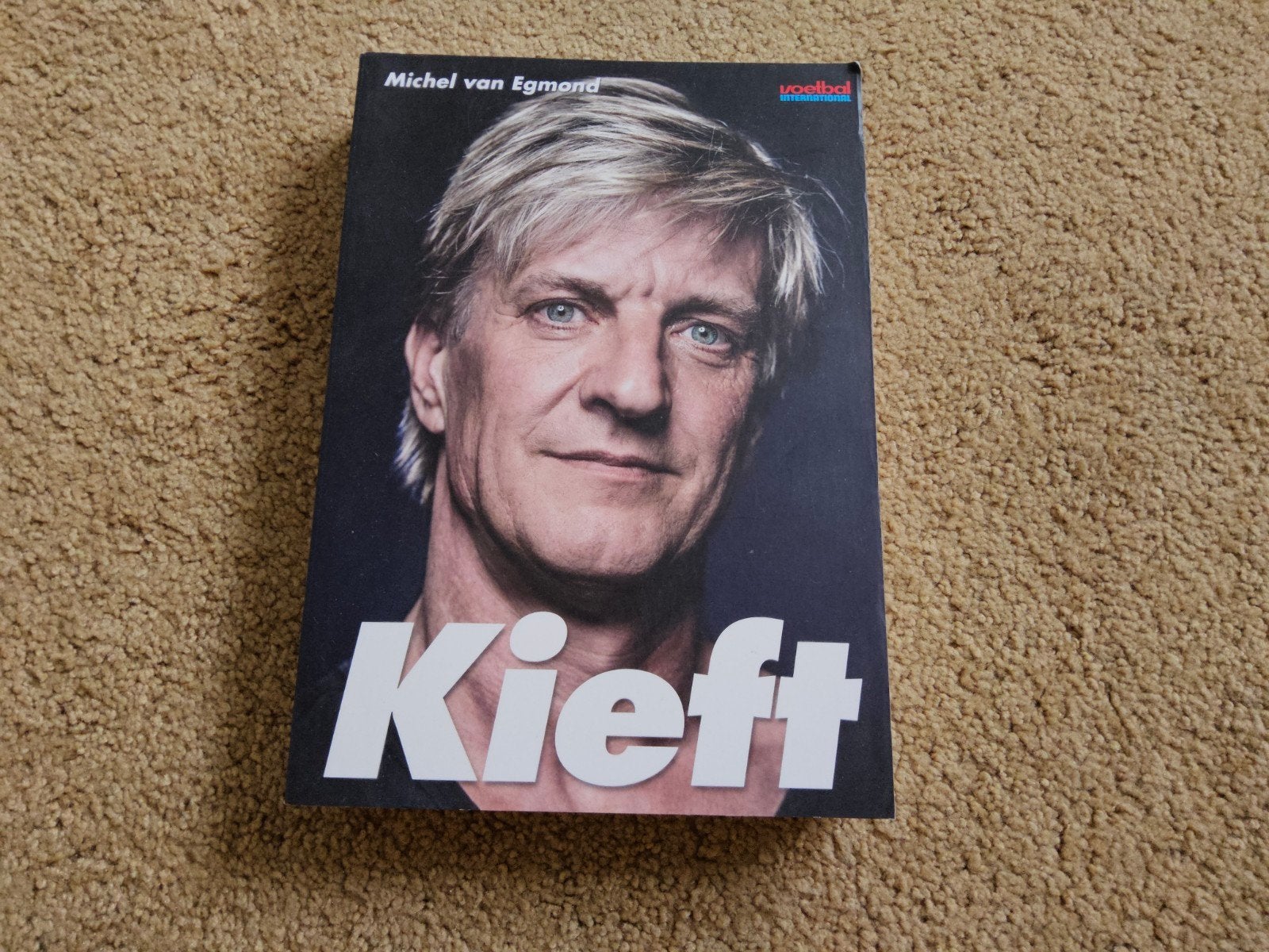 Kieft - Michel van Egmond (Voetbalbiografie), Ophalen of Verzenden, Zo goed als nieuw, Michel van Egmond, Sport