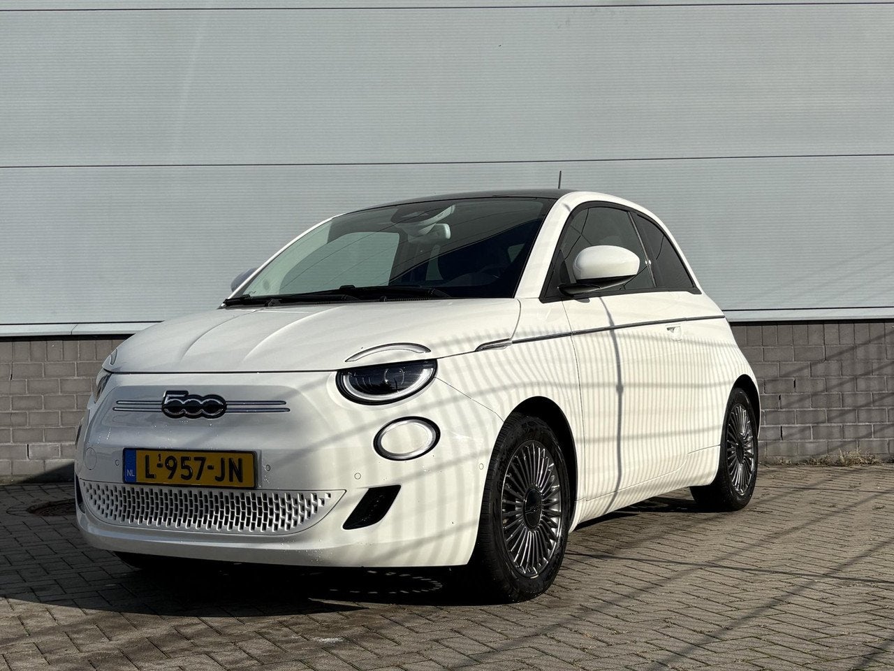 Fiat 500E Icon 42 kWh | Panoramadak | Camera | Stoelverwarmi, Auto's, Automaat, 360° camera, 118 pk, 4 stoelen