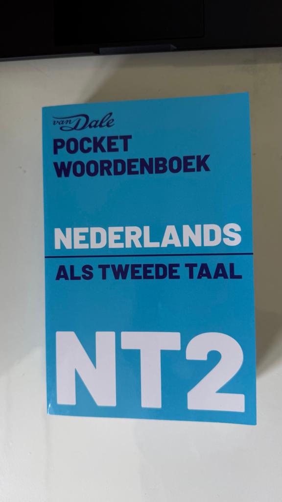 Van Dale Pocketwoordenboek NT2 - Nederlands als tweede taal, Ophalen of Verzenden, Zo goed als nieuw, Van Dale, Nederlands