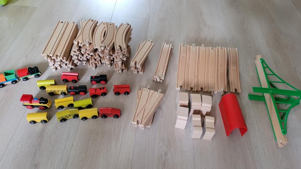 Grote set houten treinrails en treinen, Hobby en Vrije tijd, Modeltreinen | H0, Ophalen of Verzenden, Zo goed als nieuw, Gelijkstroom of Wisselstroom