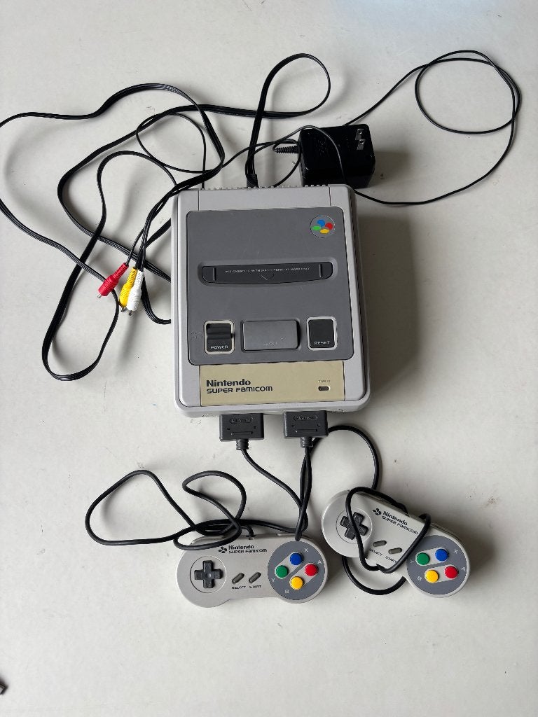 Nintendo Super Famicom, Spelcomputers en Games, Verzenden, Zo goed als nieuw, Met 2 controllers