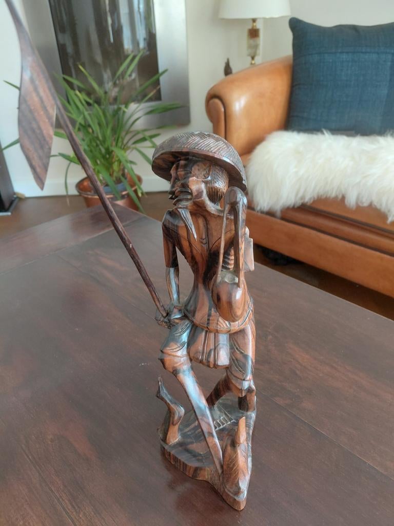 Uniek handgesneden Coromandelhout beeld van visser Bali, Ophalen of Verzenden, Handgemaakt, 20 - 50 cm, Beeld