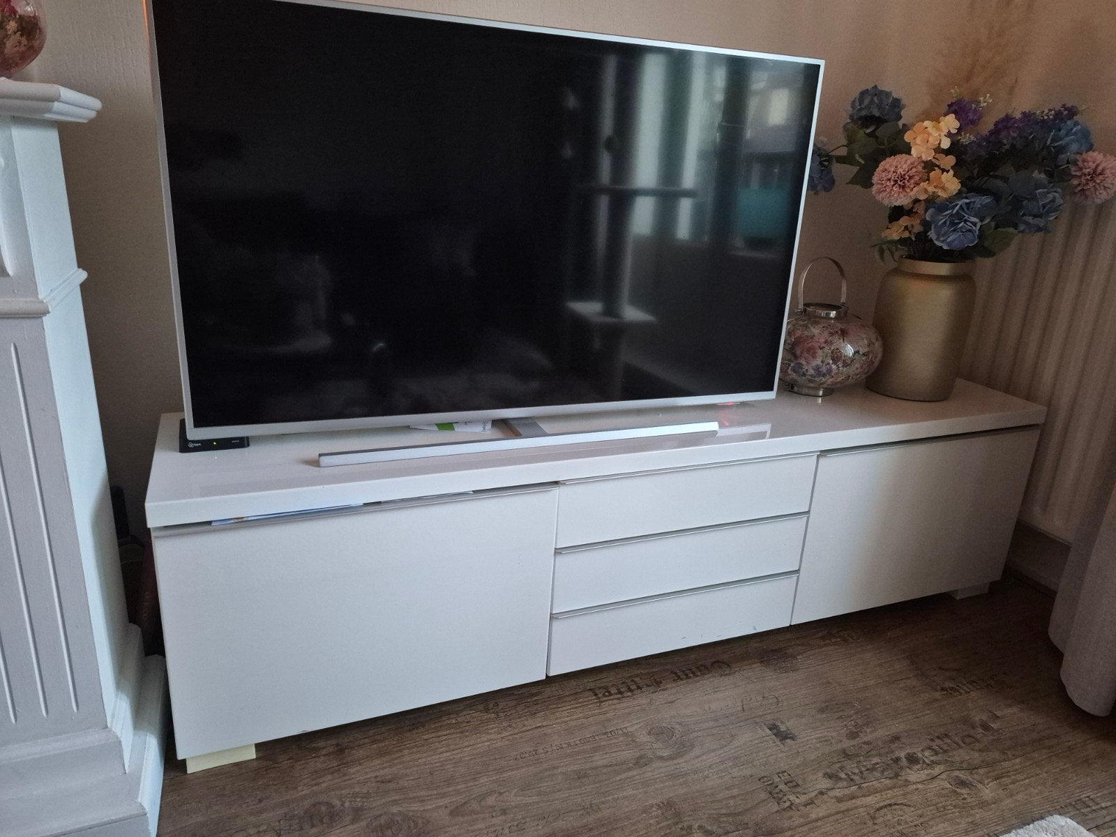 Tv kast/ bank Ikea, Ophalen, Zo goed als nieuw, 25 tot 50 cm, Minder dan 100 cm