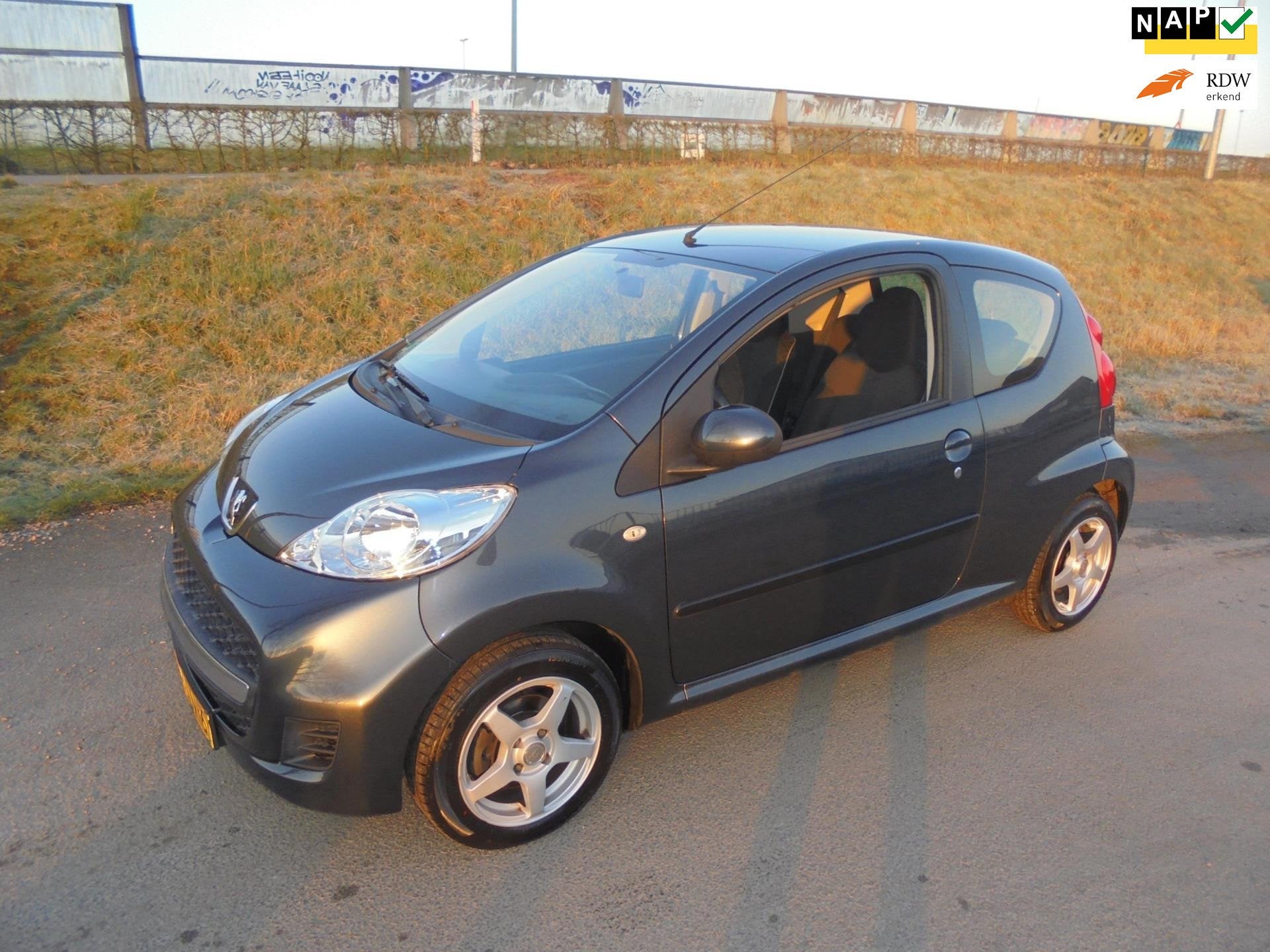 Peugeot 107 peugeot 107 1.0 benzine 3 deurs 114.000km, Voorwielaandrijving, Gebruikt, 4 stoelen, 68 pk
