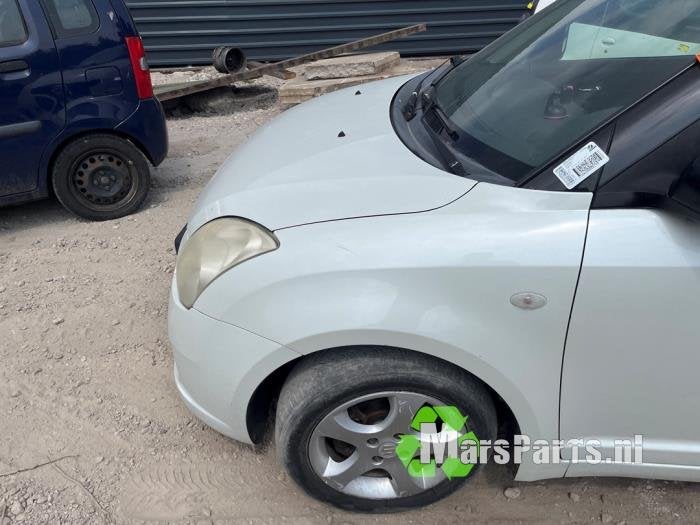 Scherm links-voor van een Suzuki Swift, Auto-onderdelen, Gebruikt, -, -, Ophalen of Verzenden
