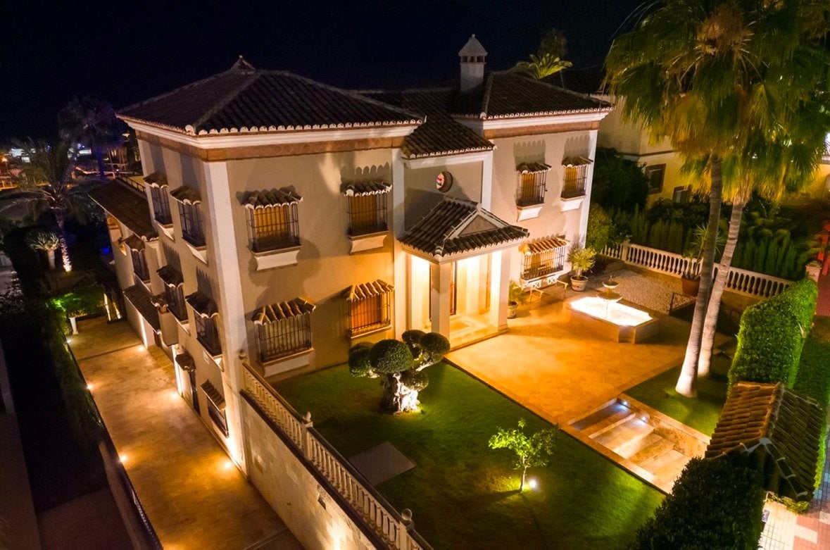 Exclusieve luxe villa met panoramisch zeezicht – La Cala, Spanje, Dorp