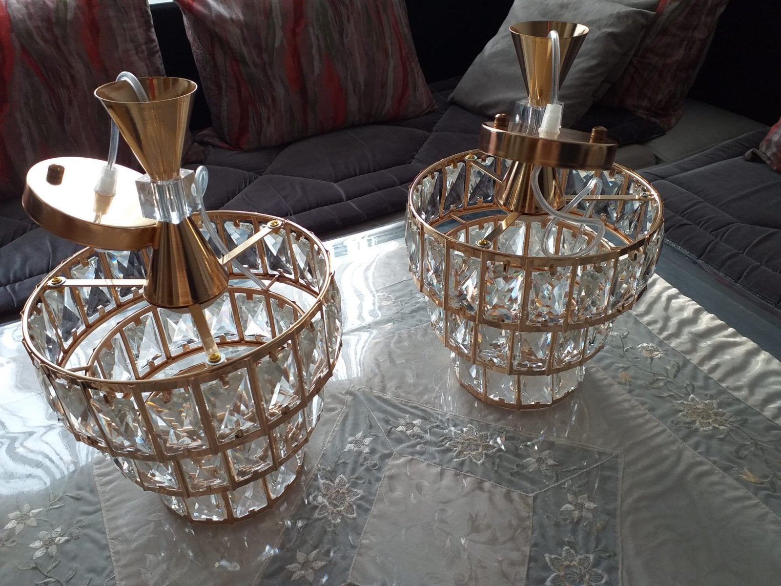Set van 2 gouden hanglampen met kristallen