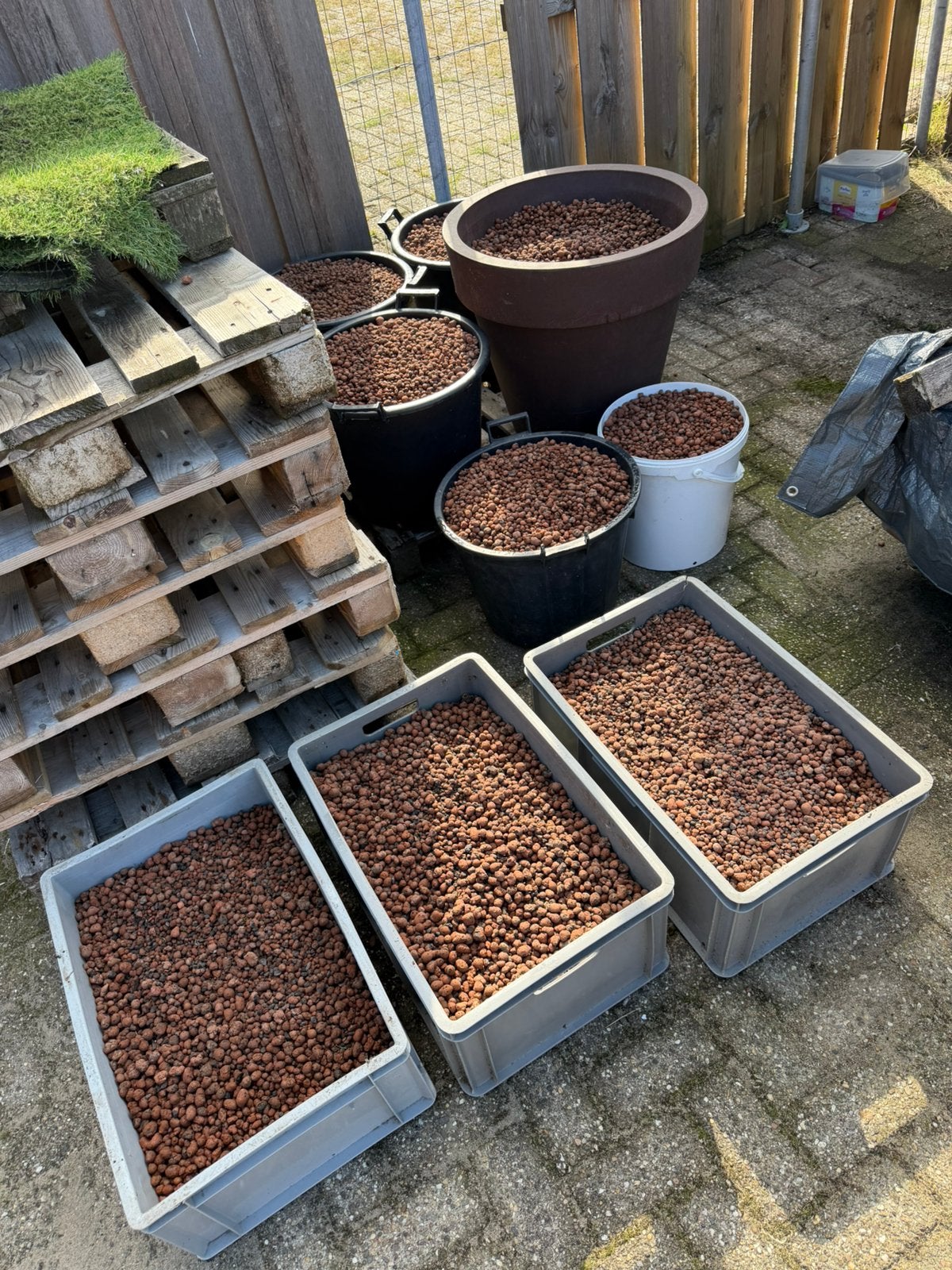 9x volle bakken potten met hydrokorrels, Ophalen, Hydrokorrels