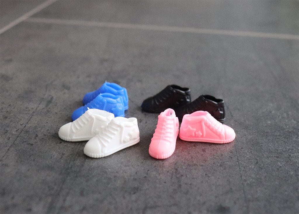 Barbie kleding nieuw - Sport schoenen sneakers - 4 paar, Ophalen of Verzenden, Nieuw, Barbie