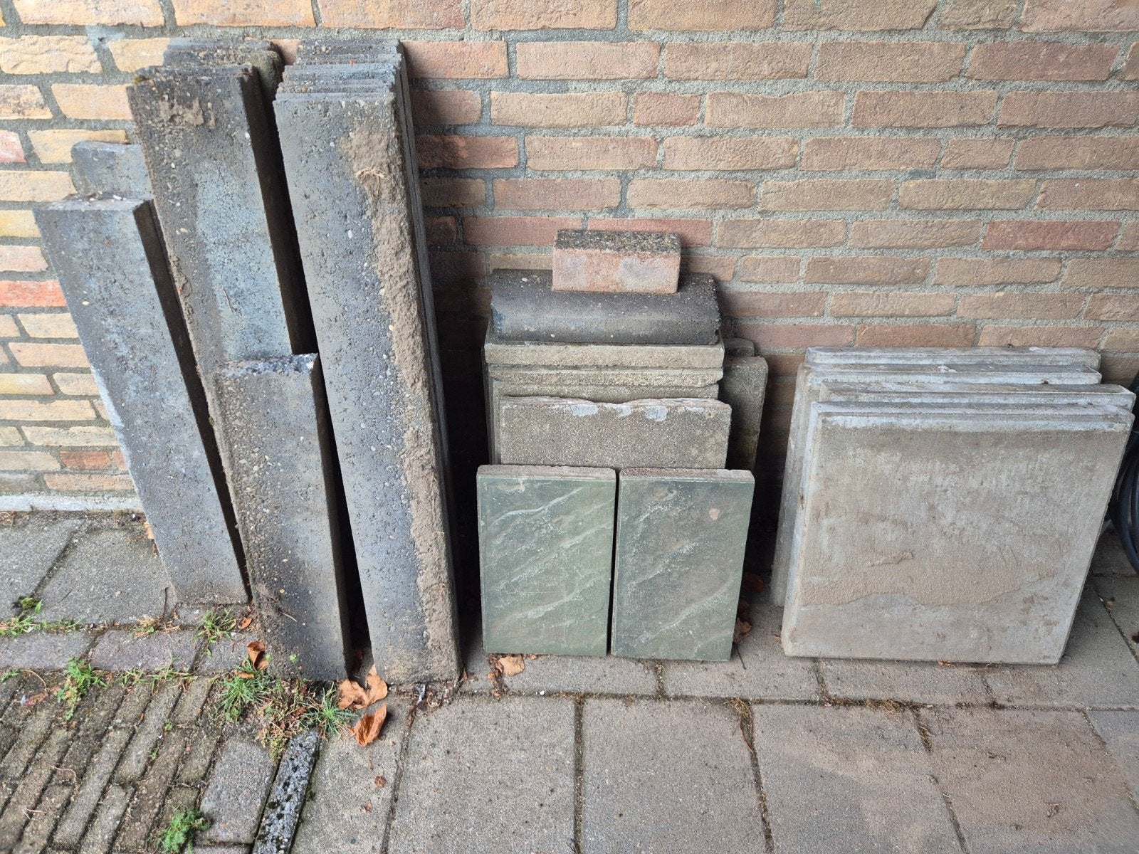 Diverse gebruikte tuintegels en opsluitbanden, Ophalen, Gebruikt, Minder dan 5 m², Beton