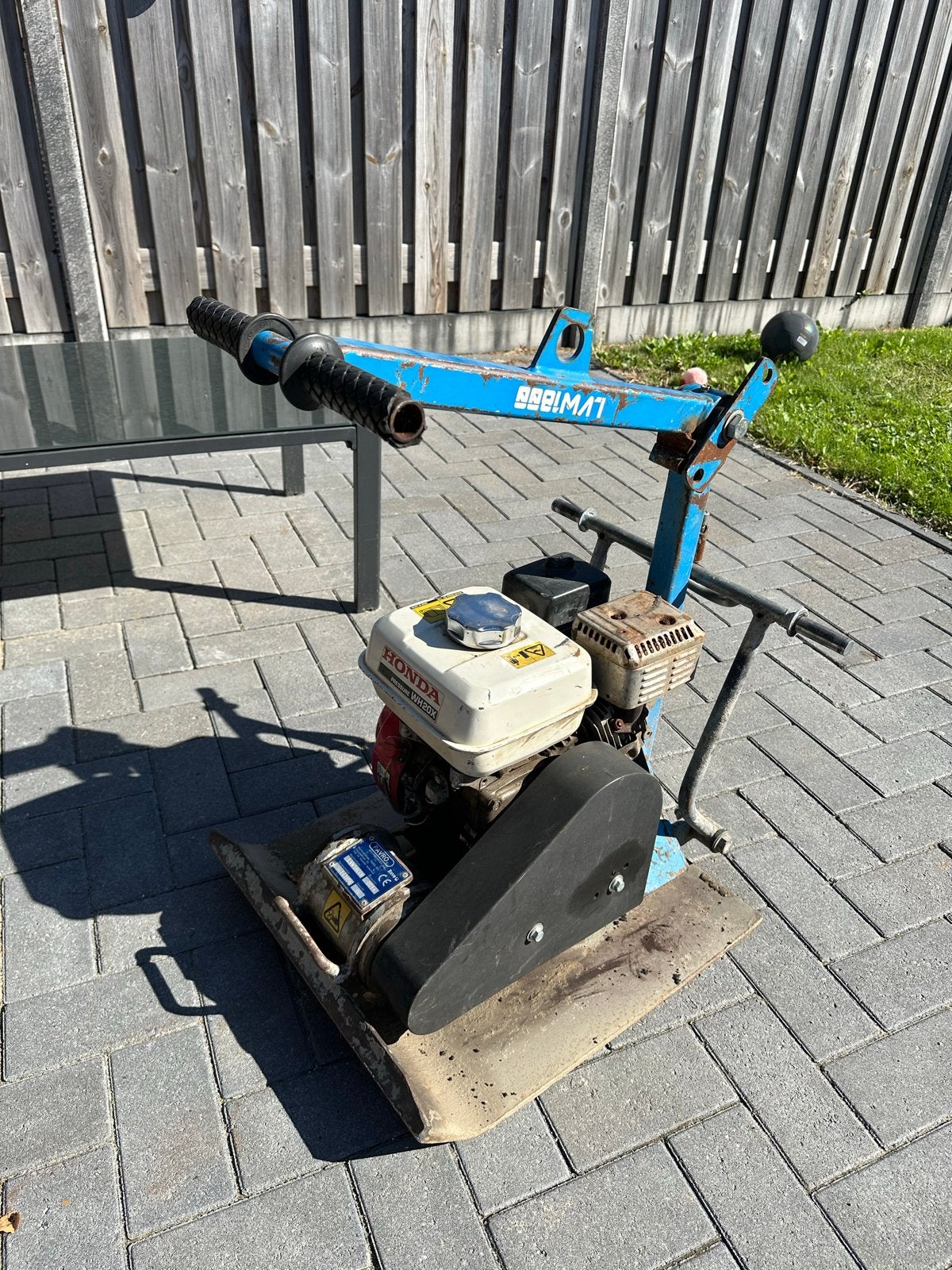 Trilplaat revo Pavro LVW1800H met Honda motor, Ophalen
