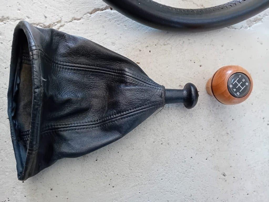Lederen pookhoes(gebruikt) en nieuw houten pookknop., Auto diversen, Ophalen of Verzenden, Nieuw