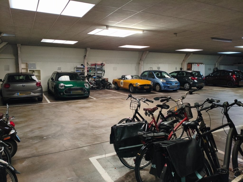 Gratis Parkeerplaats in Haarlem Centrum - Verwarmde Garage, Noord-Holland