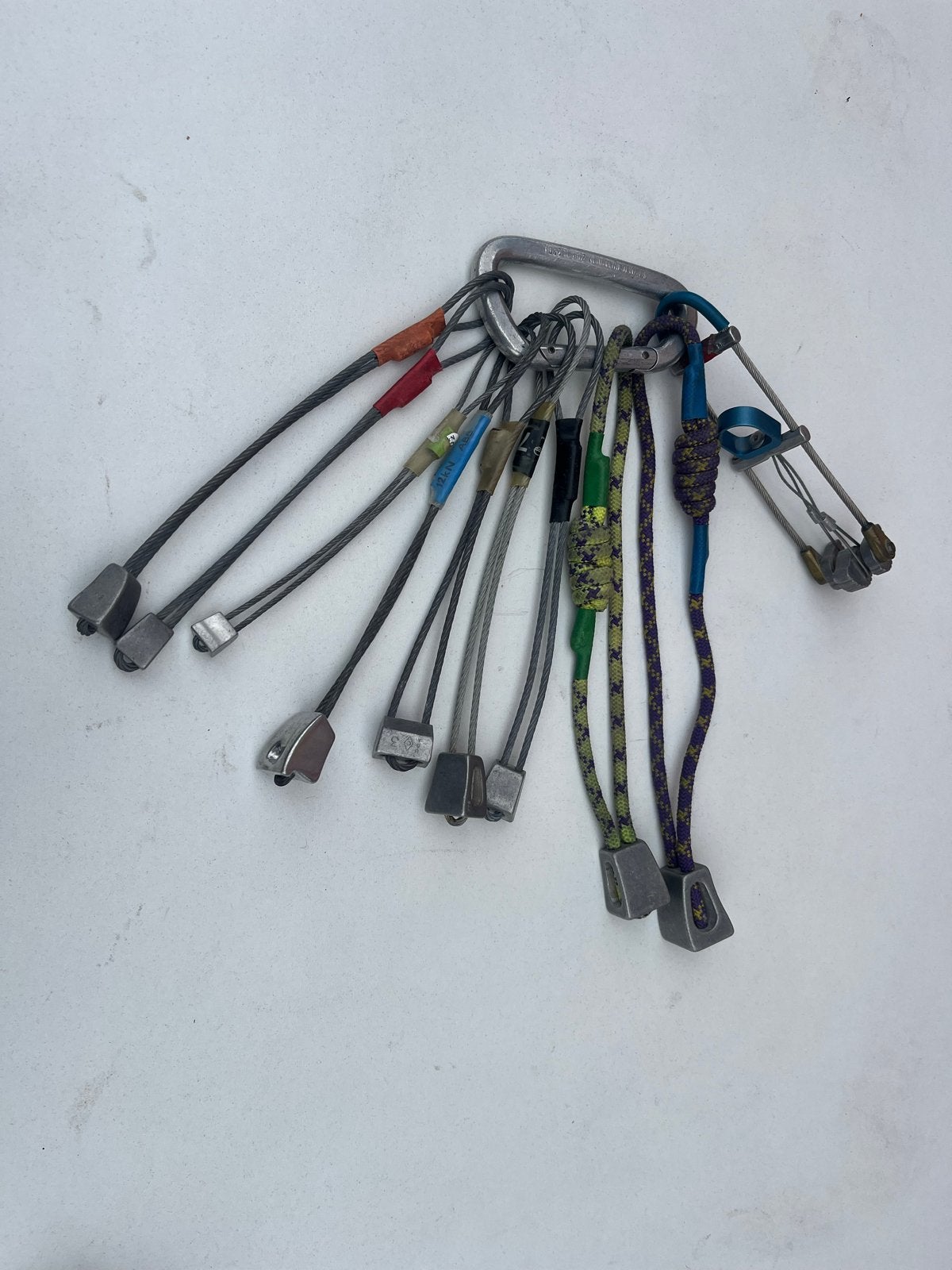 Klimset: Diverse Nuts en Friends op Karabiner, Ophalen, Gebruikt, Klimsport-accessoire