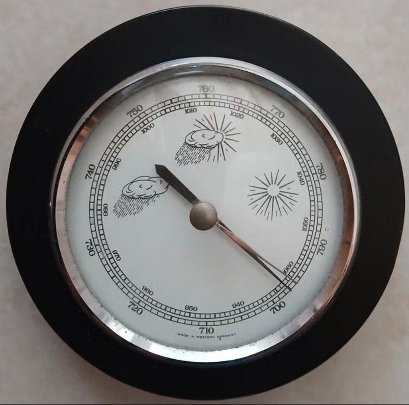 Vintage Barometer - Made in Western Germany - Ø 10 cm, Audio, Tv en Foto, Weerstations en Barometers, Ophalen of Verzenden, Zo goed als nieuw