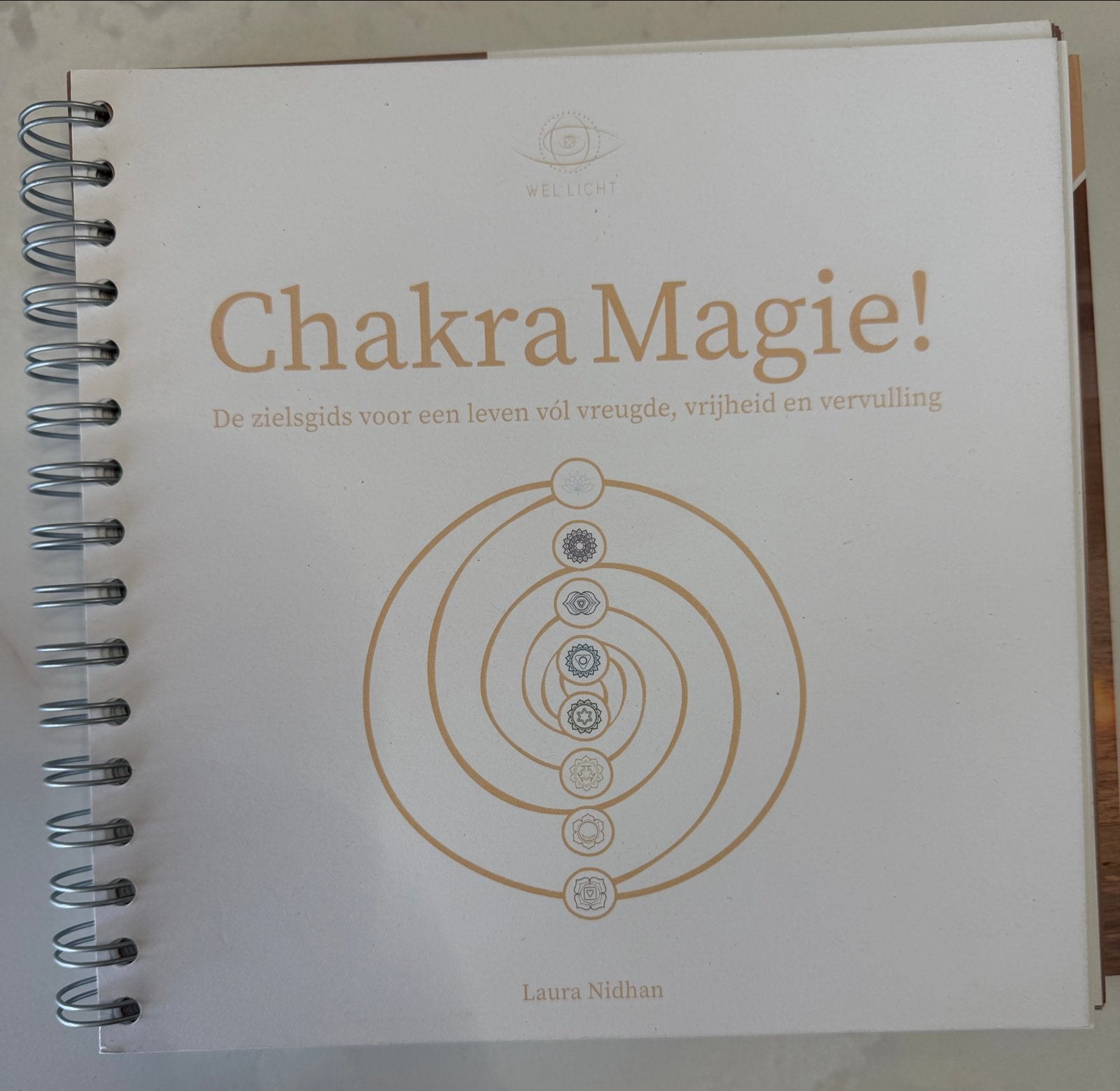 Chakra Magie! De zielsgids voor een leven vol vreugde, Ophalen of Verzenden, Zo goed als nieuw, Spiritualiteit algemeen, Instructieboek